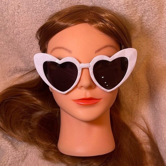 White Heart-Shaped Oversized Sunglasses - Picture 4 of 4